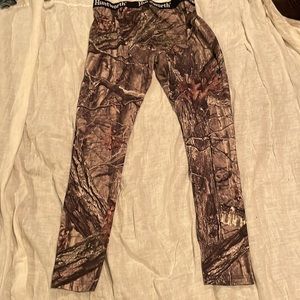 Mens’ XL Huntworth camp baselayer.